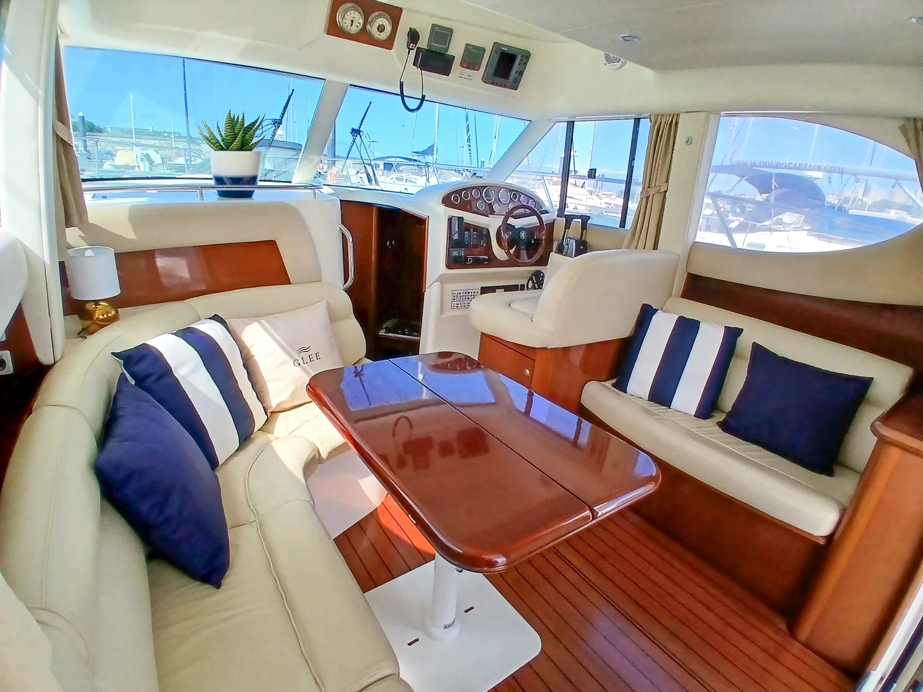 Comfortable interior salon aboard GLEE